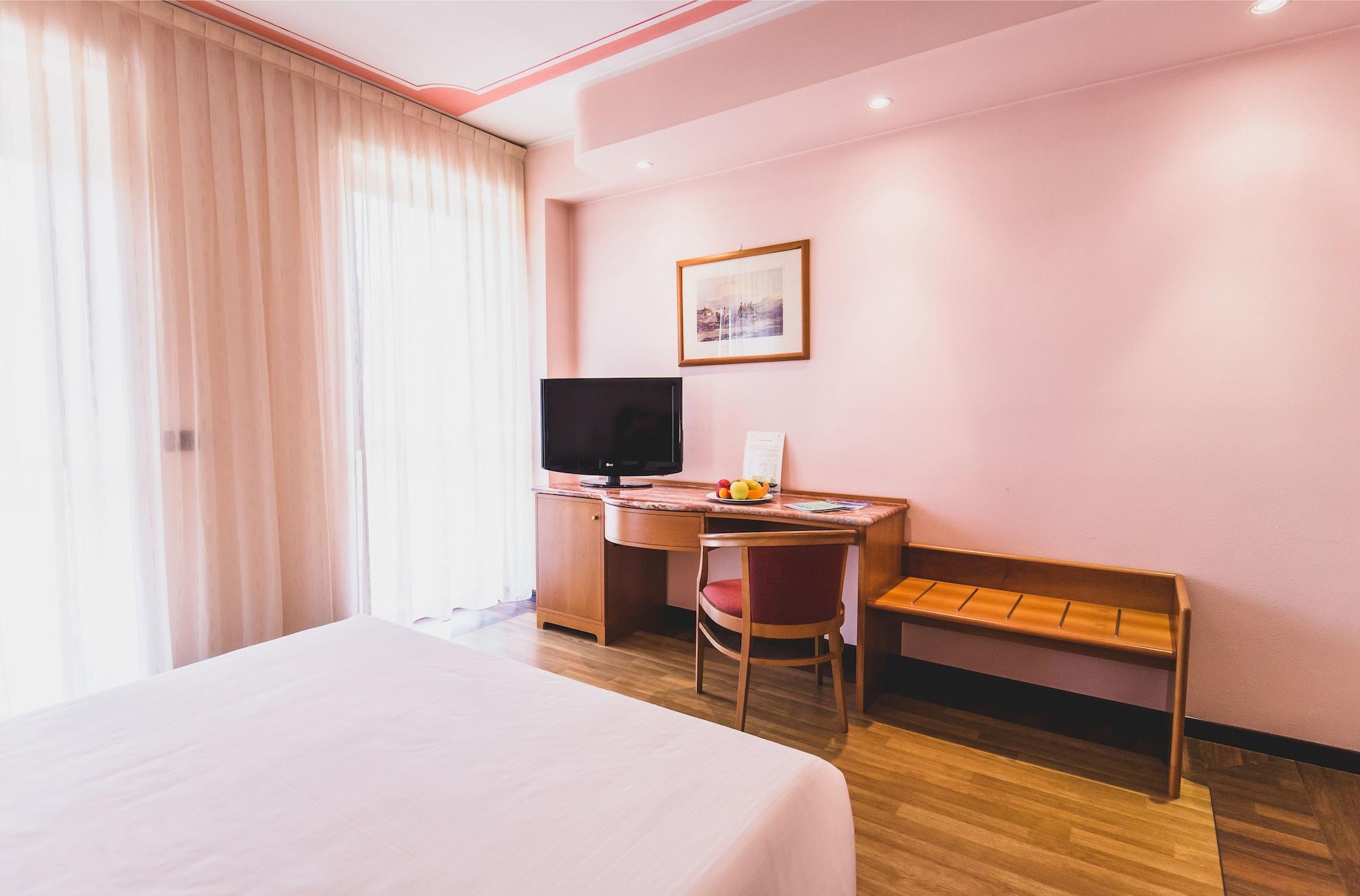 La Fonte Hotel Ome Екстериор снимка