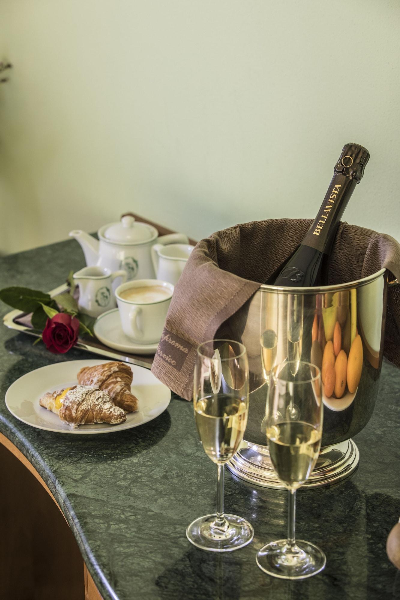 La Fonte Hotel Ome Екстериор снимка