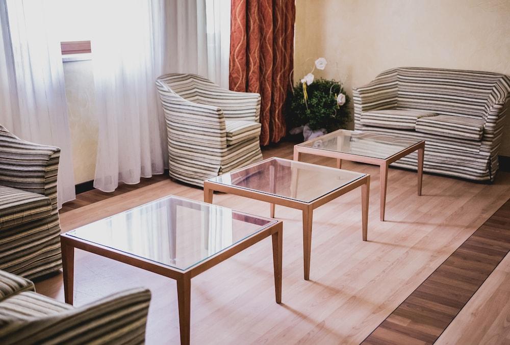 La Fonte Hotel Ome Екстериор снимка