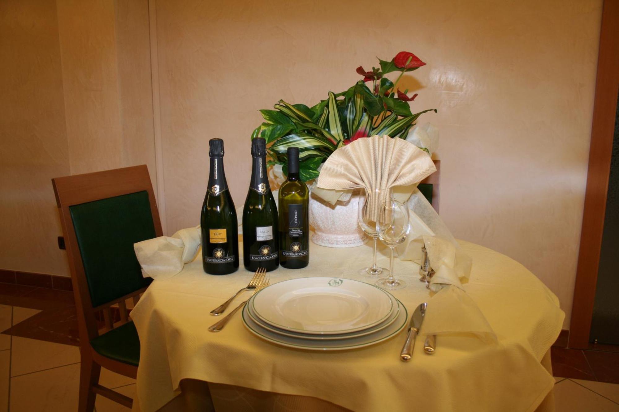 La Fonte Hotel Ome Екстериор снимка