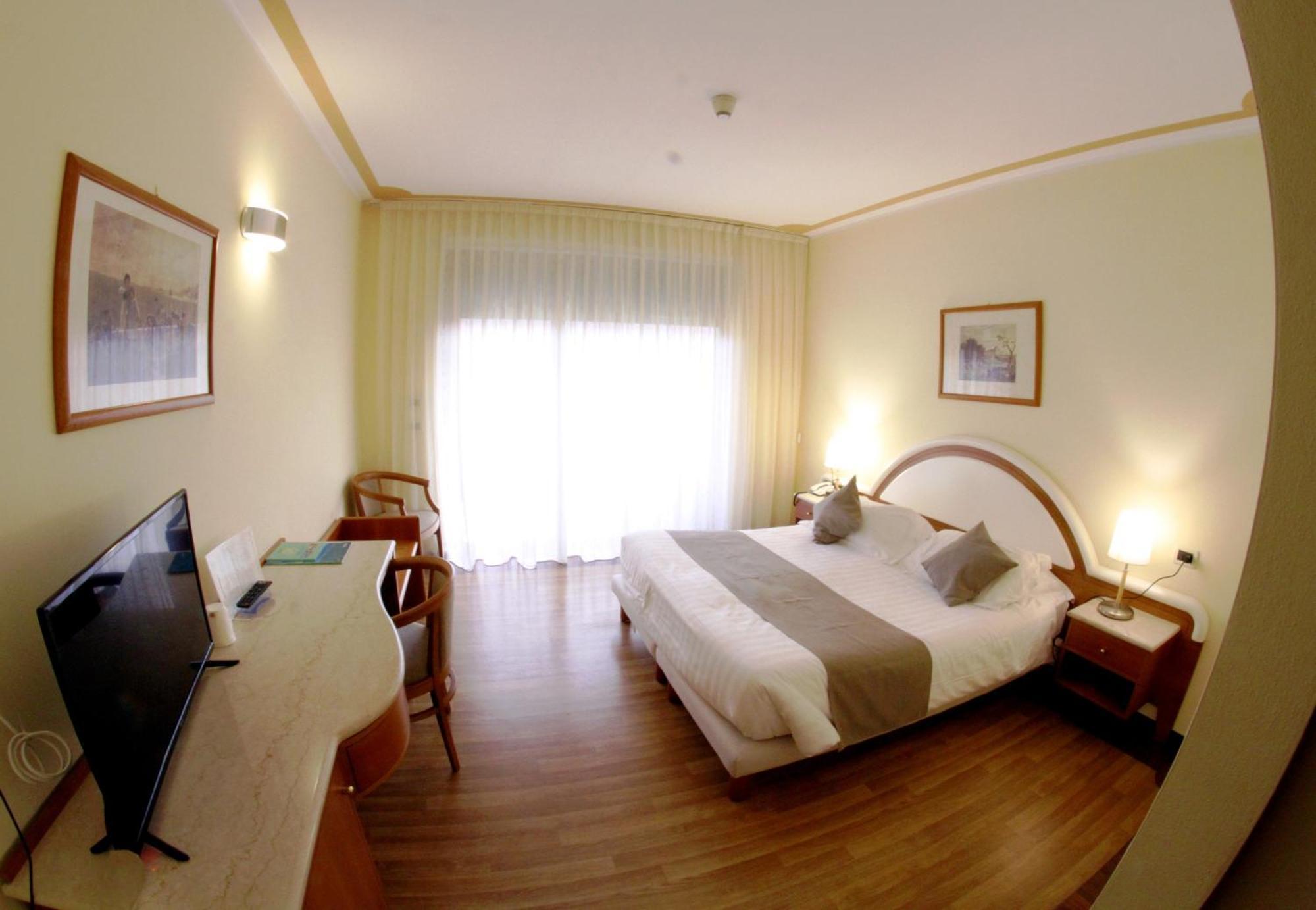 La Fonte Hotel Ome Екстериор снимка