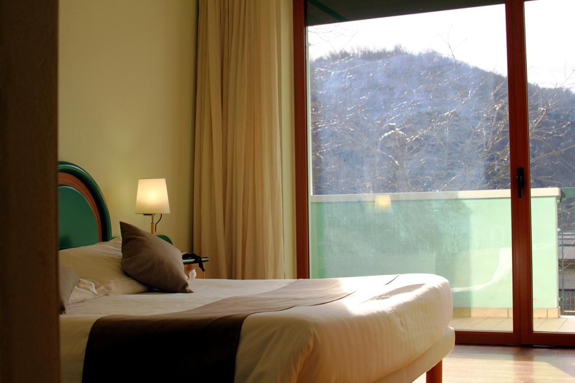 La Fonte Hotel Ome Екстериор снимка