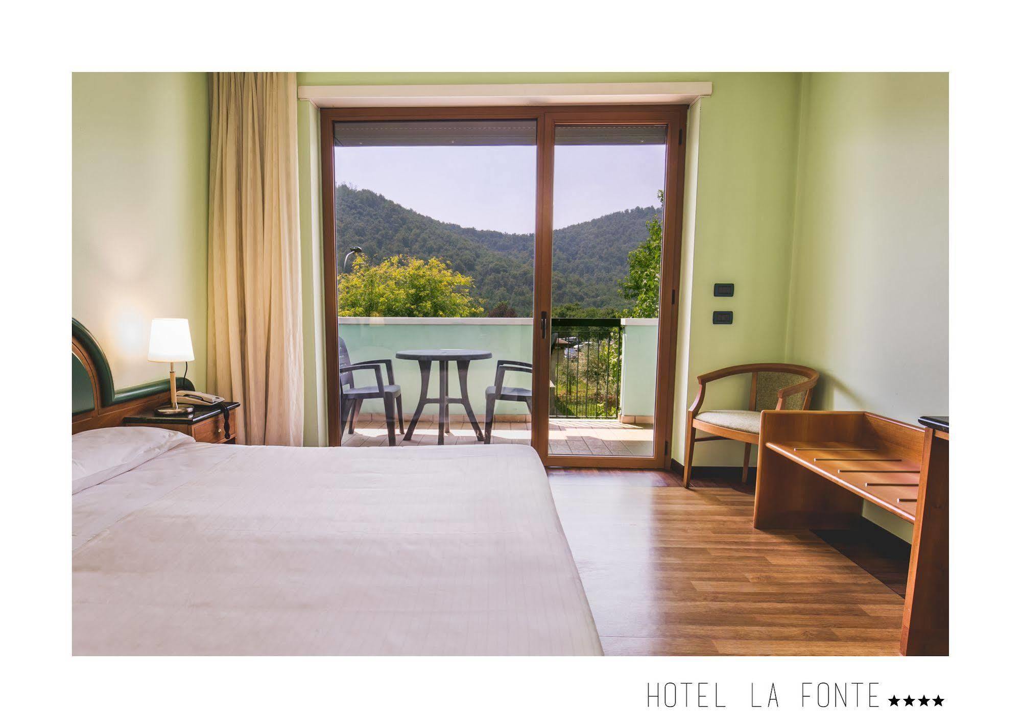 La Fonte Hotel Ome Екстериор снимка